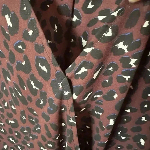 West Kei Leopard Cheetah Print Hi-Lo Blouse Size Medium Faux Wrap - Picture 2 of 8